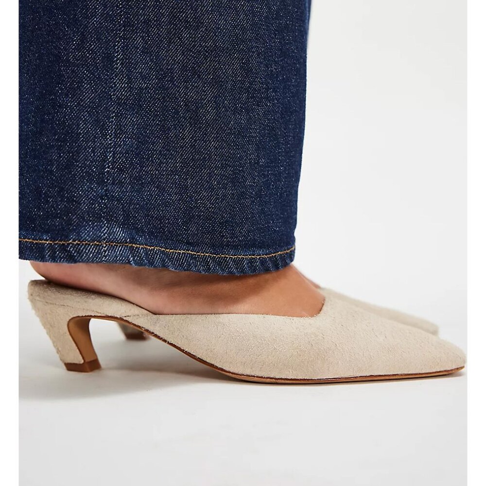 🆕 FREE PEOPLE Avenue Heels / Sand Hairy Suede